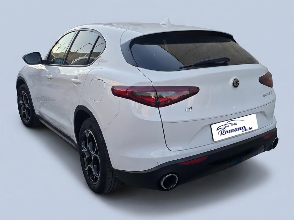 Alfa Romeo Stelvio 2.2 t Veloce rwd 160cv auto (2)