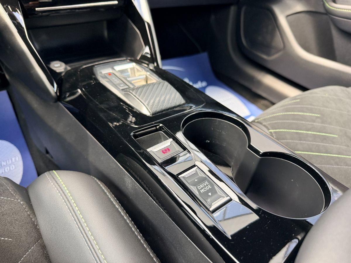 Peugeot 208 1.2 hybrid GT 145cv e-dcs 6 (17)
