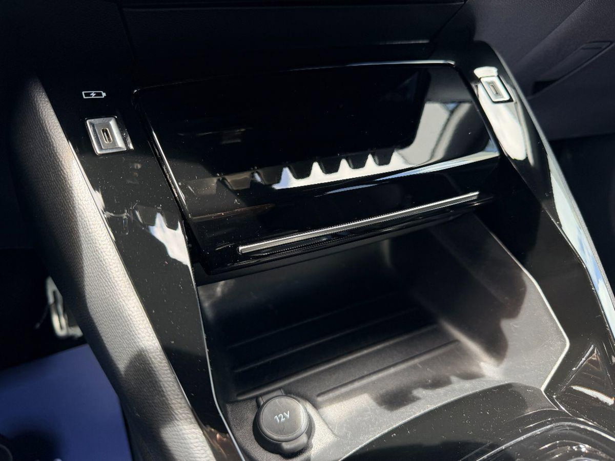 Peugeot 208 1.2 hybrid GT 145cv e-dcs 6 (19)