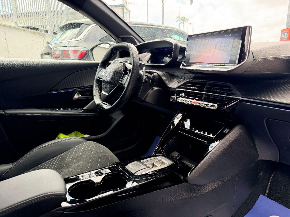Peugeot 208 1.2 hybrid GT 145cv e-dcs 6 (8)
