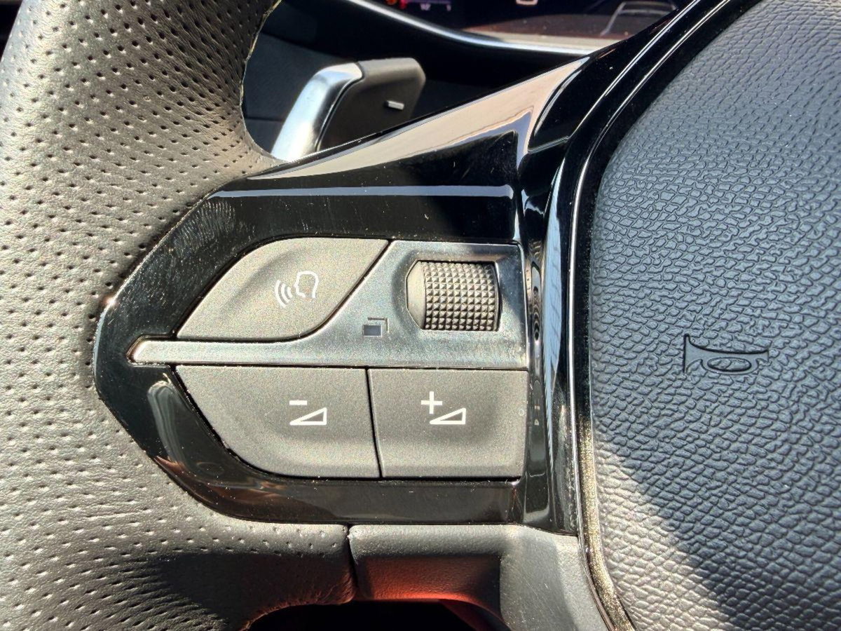 Peugeot 208 1.2 hybrid GT 145cv e-dcs 6 (20)