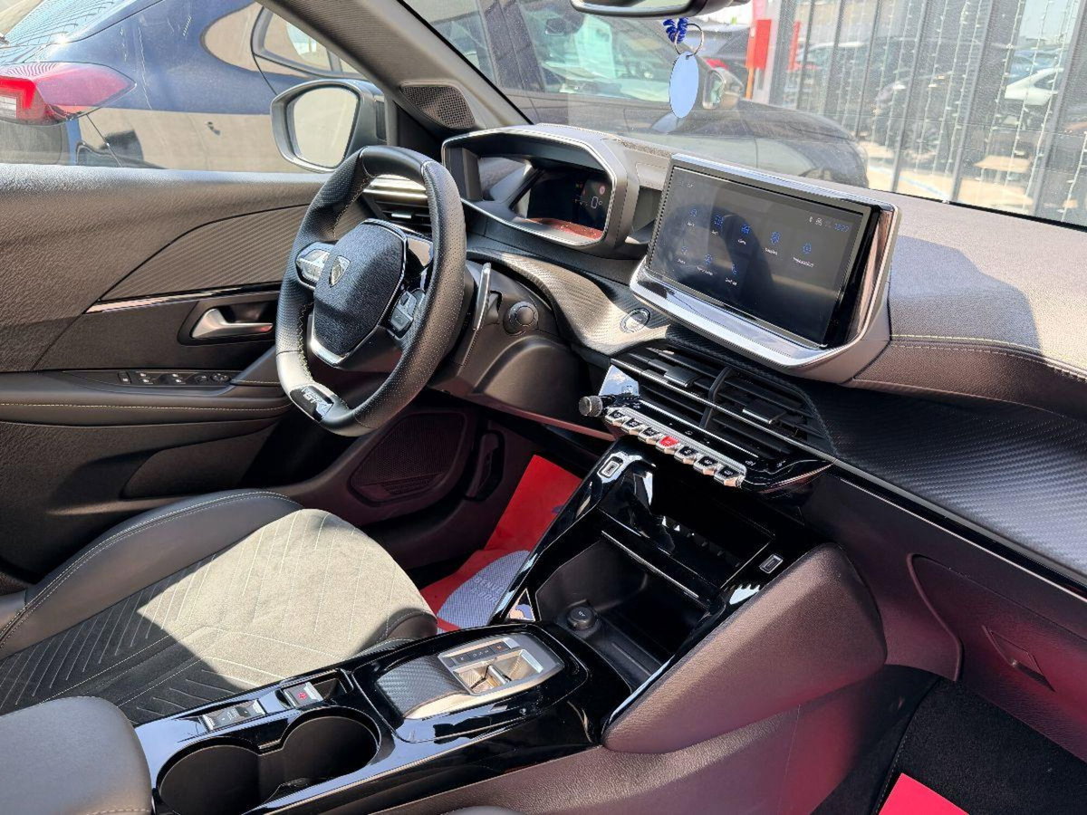 Peugeot 208 1.2 hybrid GT 145cv e-dcs 6 (6)