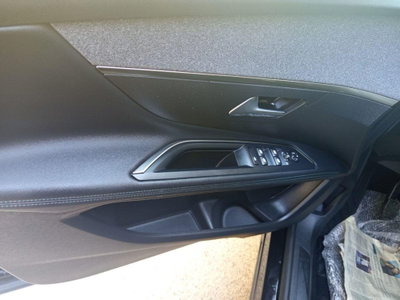 Peugeot 3008 BlueHDi 130 S&S Allure (13)