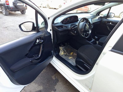 Peugeot 208 75 5 porte Active (12)