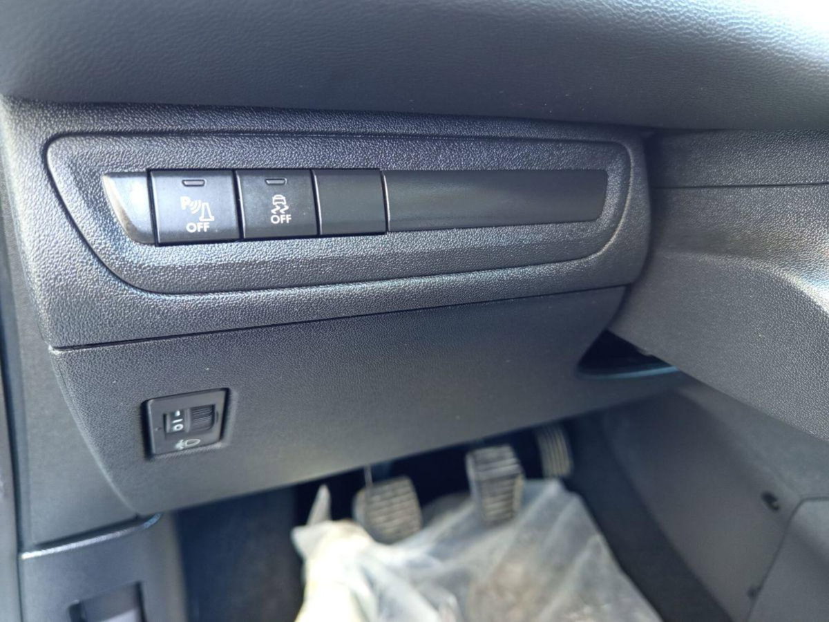 Peugeot 208 75 5 porte Active (14)