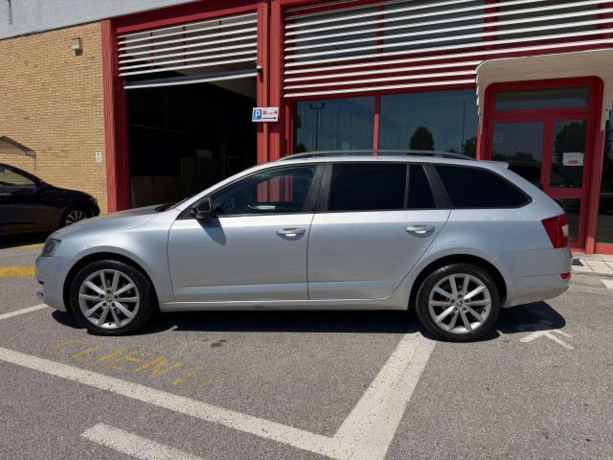Skoda Octavia 2.0 TDI CR Elegance (3)