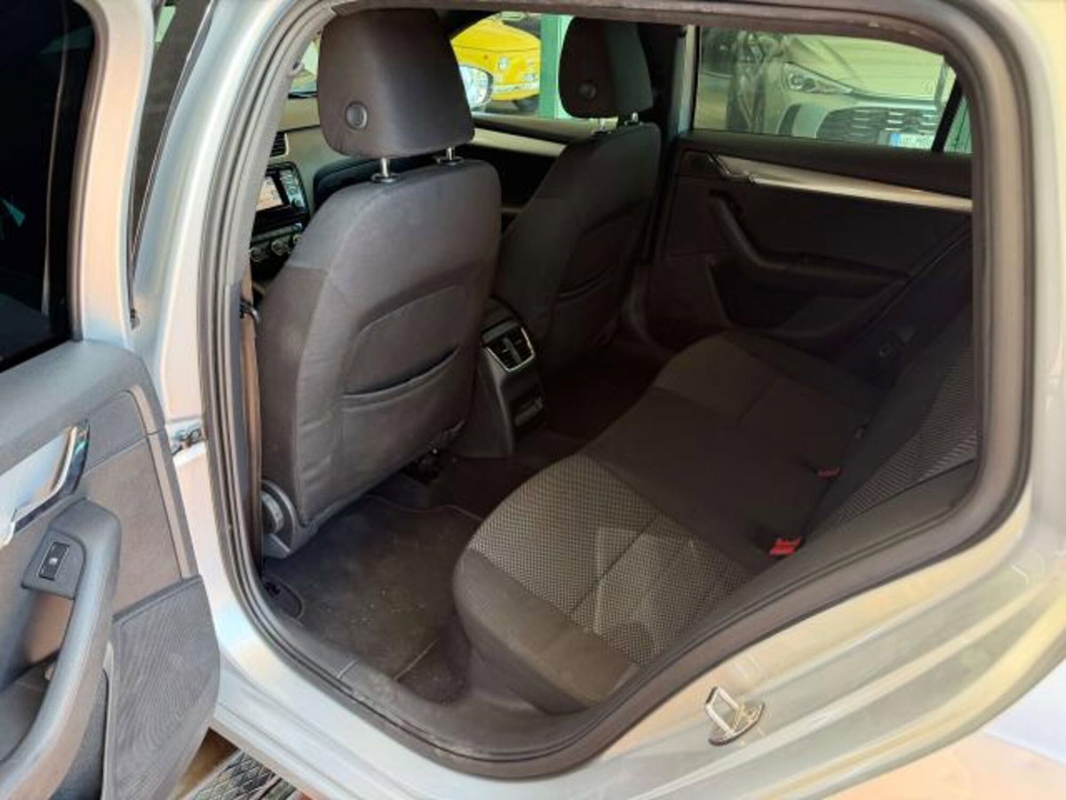 Skoda Octavia 2.0 TDI CR Elegance (4)