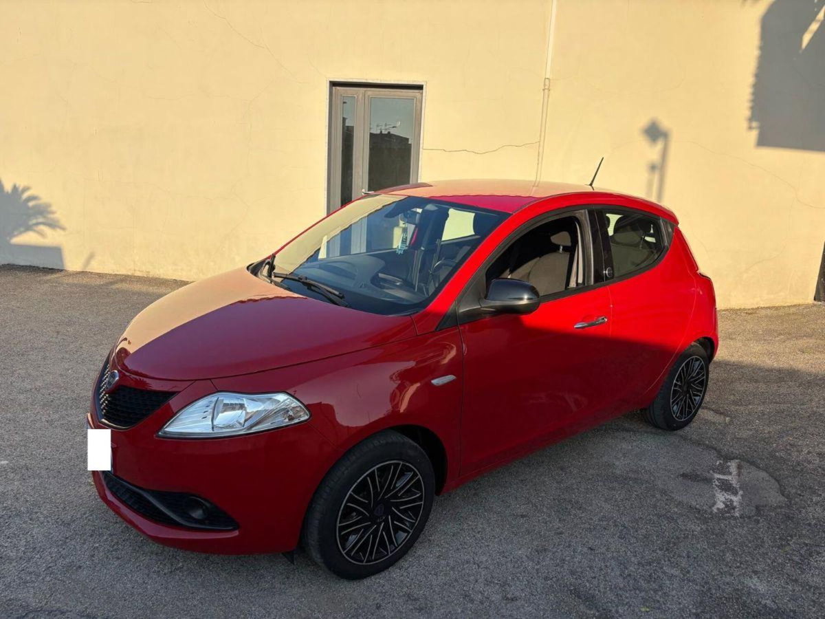 Lancia Ypsilon 1.2 69 CV 5 porte GPL Ecochic Silver (17)