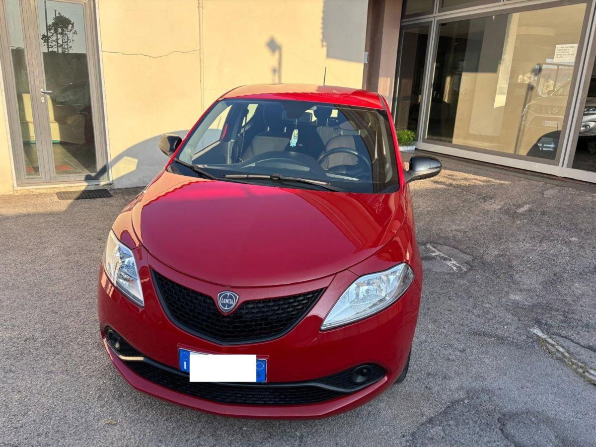 Lancia Ypsilon 1.2 69 CV 5 porte GPL Ecochic Silver (4)