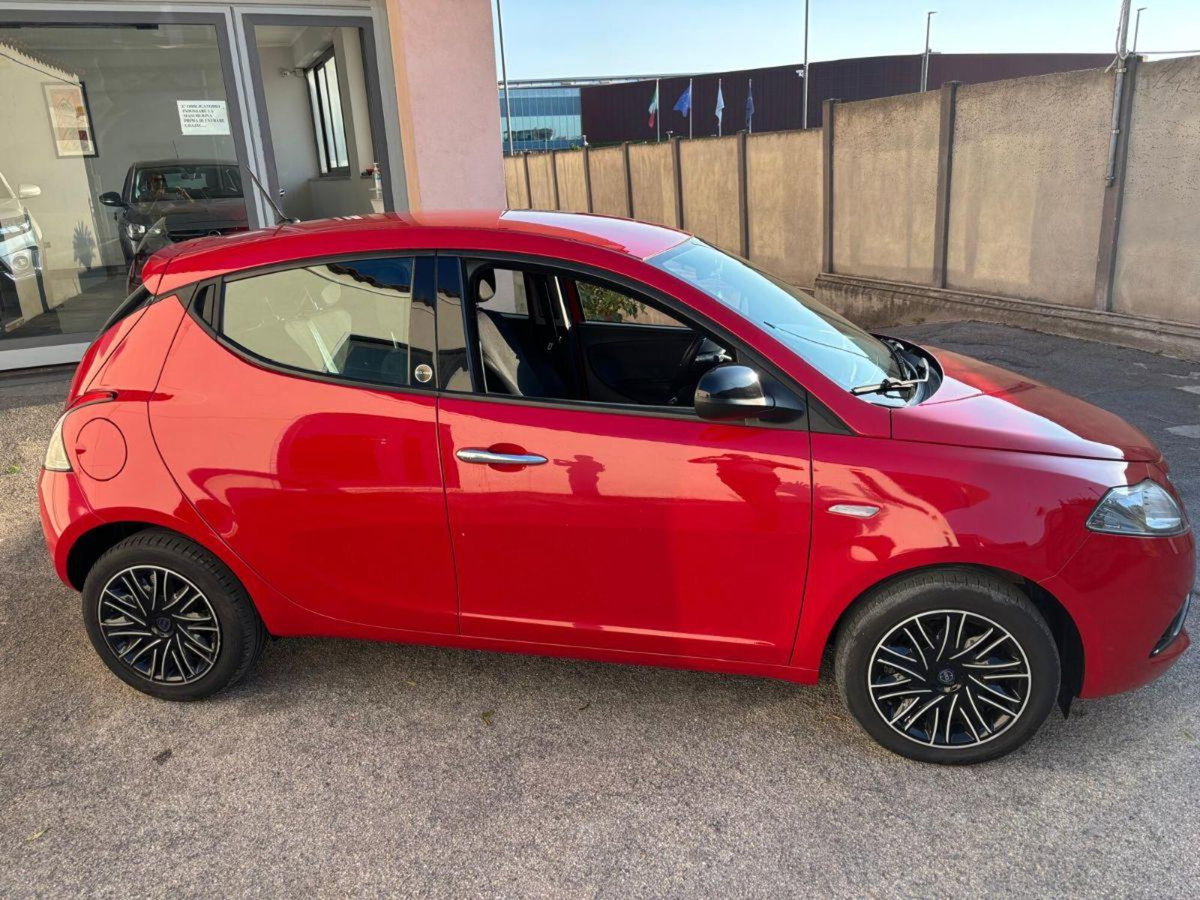 Lancia Ypsilon 1.2 69 CV 5 porte GPL Ecochic Silver (5)