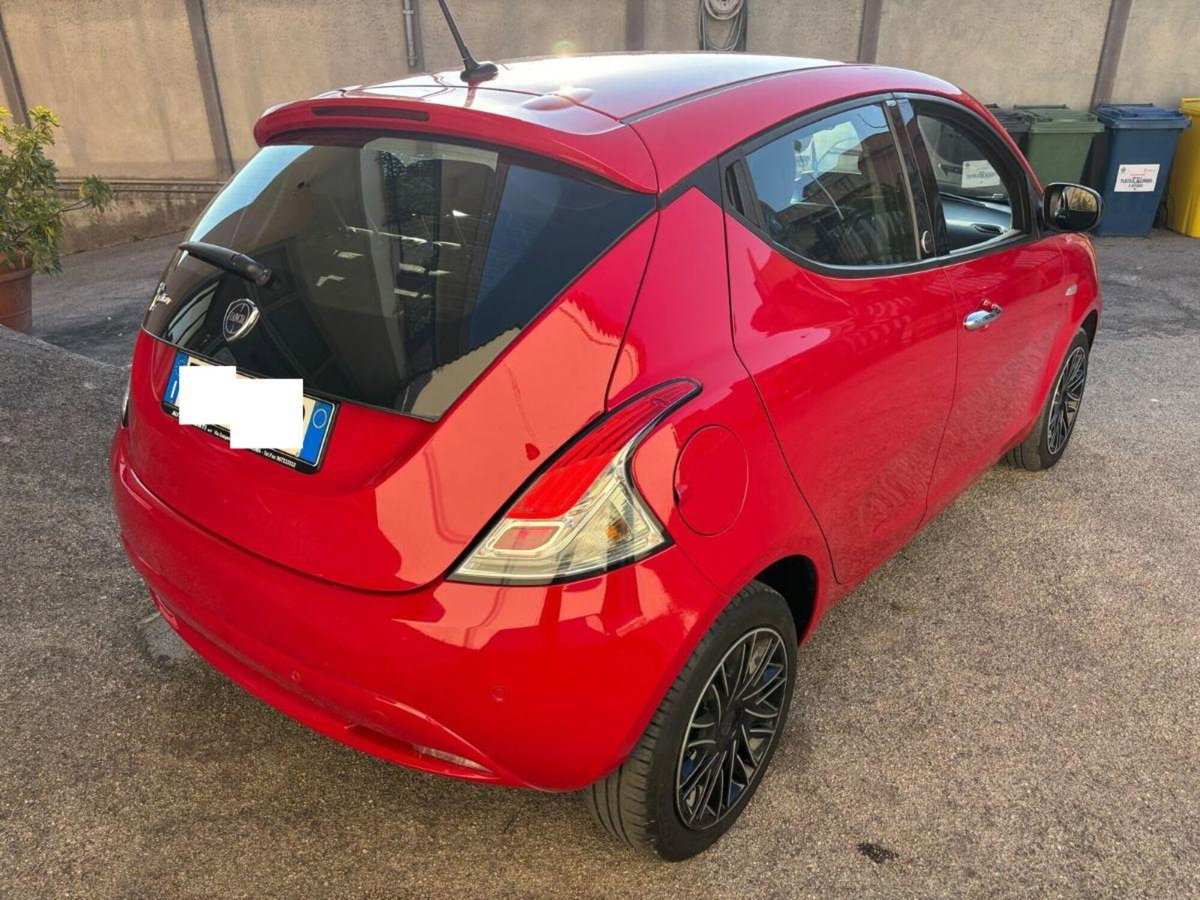 Lancia Ypsilon 1.2 69 CV 5 porte GPL Ecochic Silver (6)