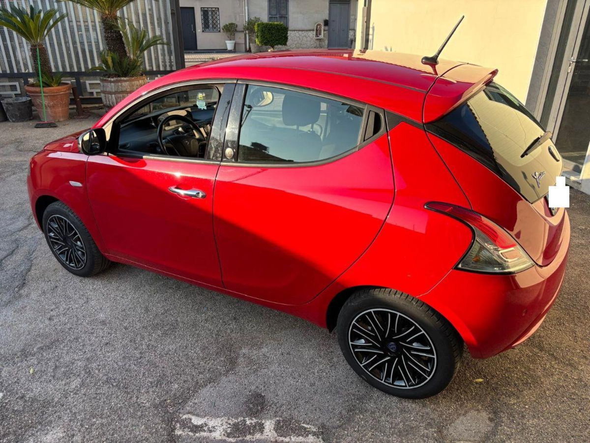 Lancia Ypsilon 1.2 69 CV 5 porte GPL Ecochic Silver (9)
