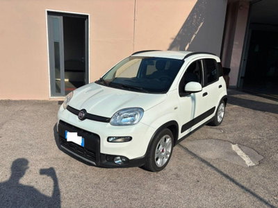 Fiat Panda 1.0 FireFly S&S Hybrid City Cross usata