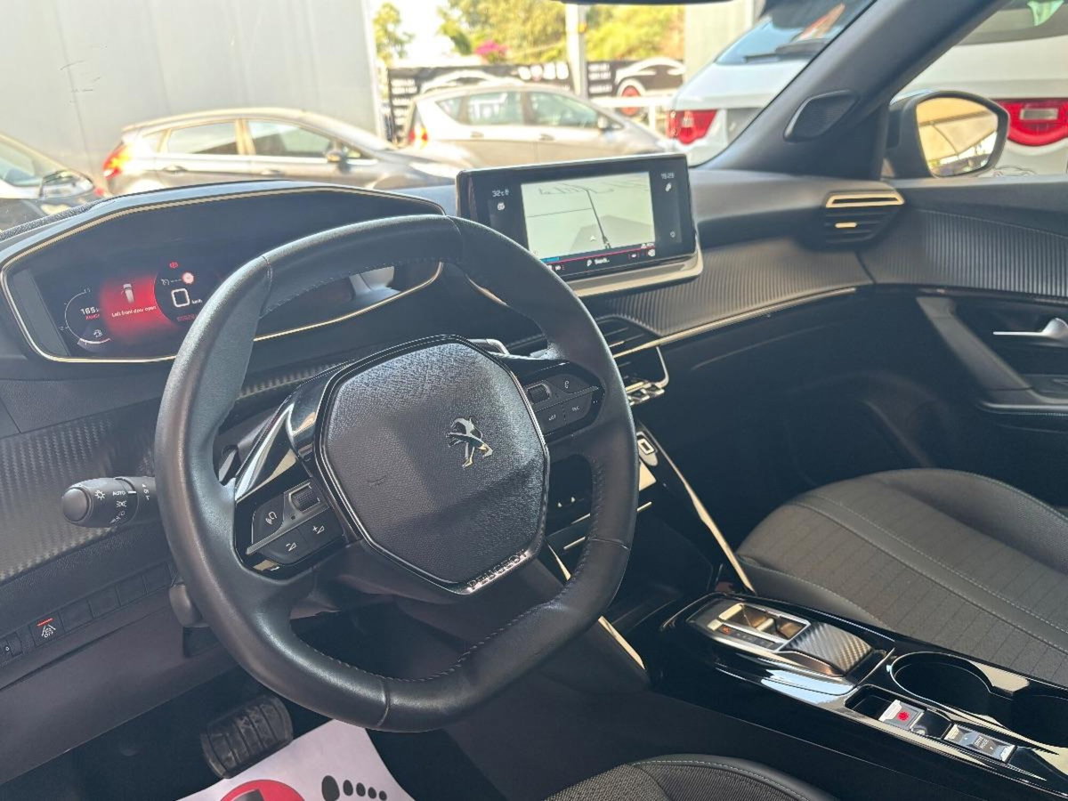 Peugeot 2008 BlueHDi 130 S&S EAT8 Allure Pack (10)