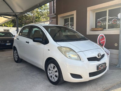 Toyota Yaris 1.0 5 porte Now usata