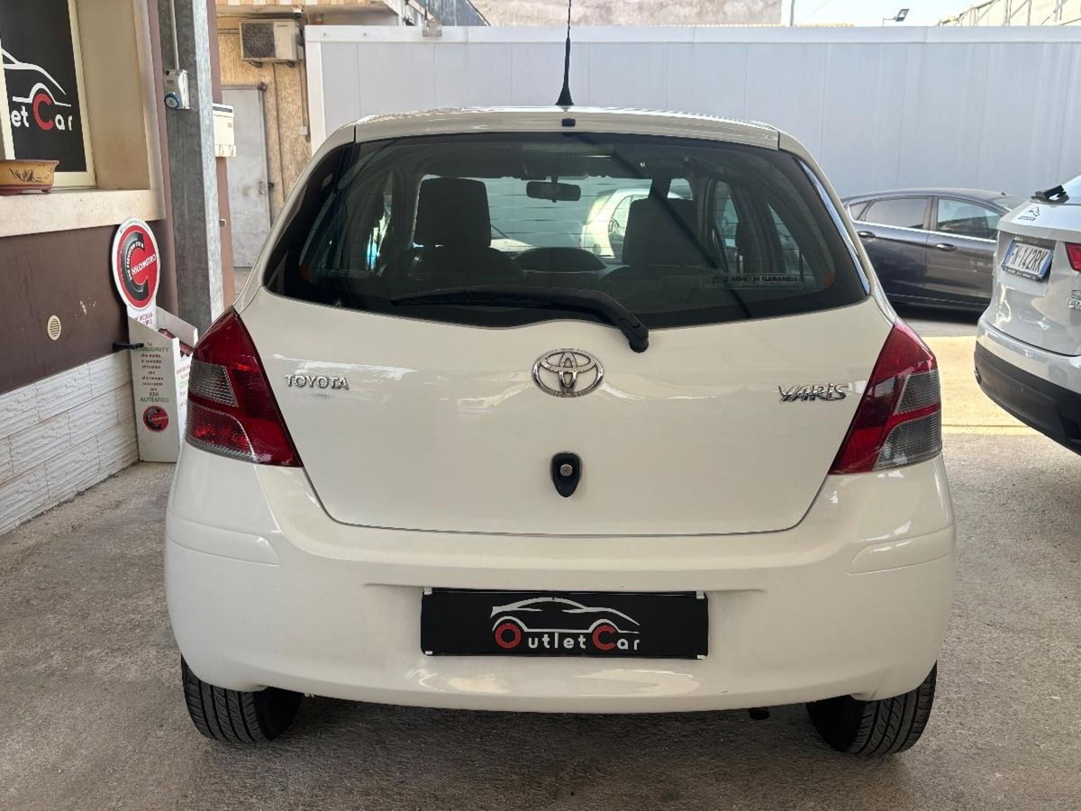 Toyota Yaris 1.0 5 porte Now (6)