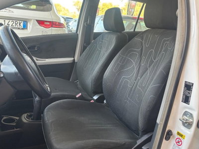 Toyota Yaris 1.0 5 porte Now (7)