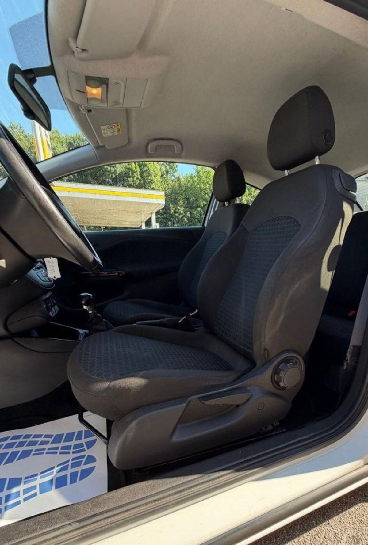 Opel Corsa Coupé 1.2 n-Joy (10)