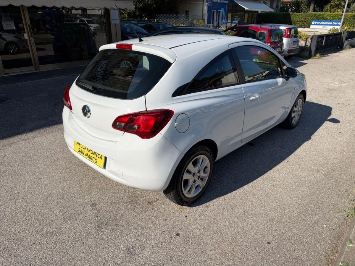Opel Corsa Coupé 1.2 n-Joy (4)