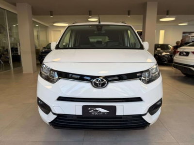 Toyota Verso 2.0 D 7 posti (2)