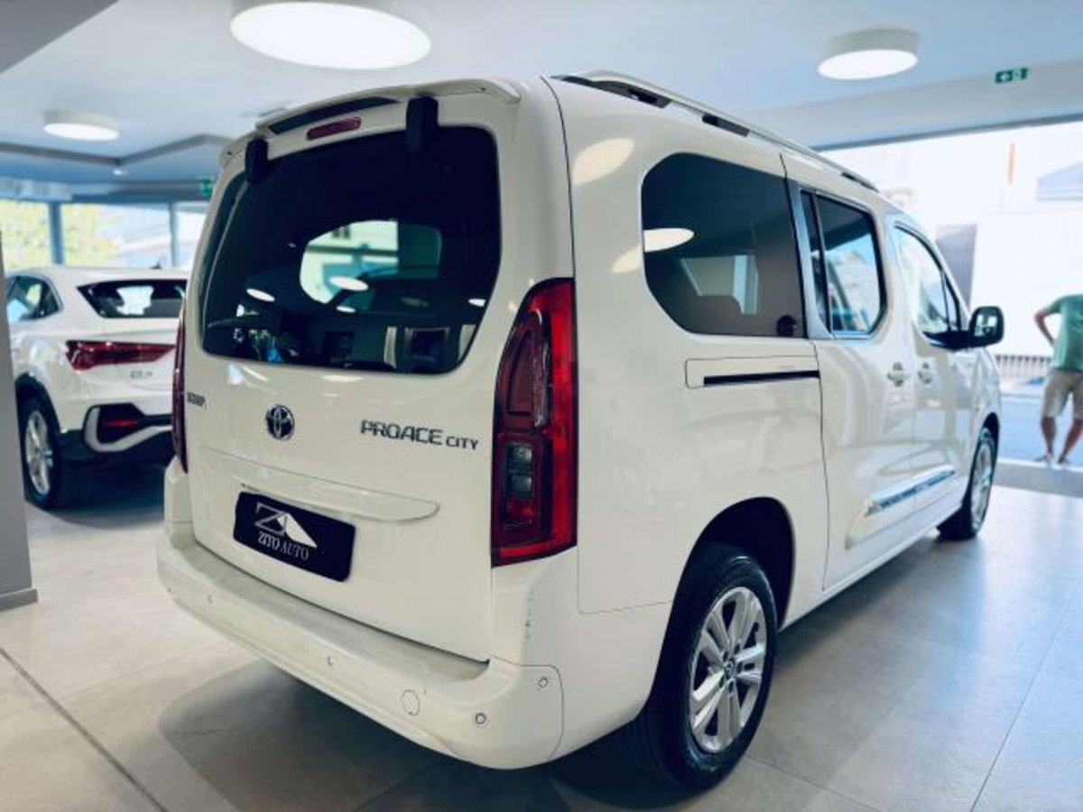 Toyota Verso 2.0 D 7 posti (5)