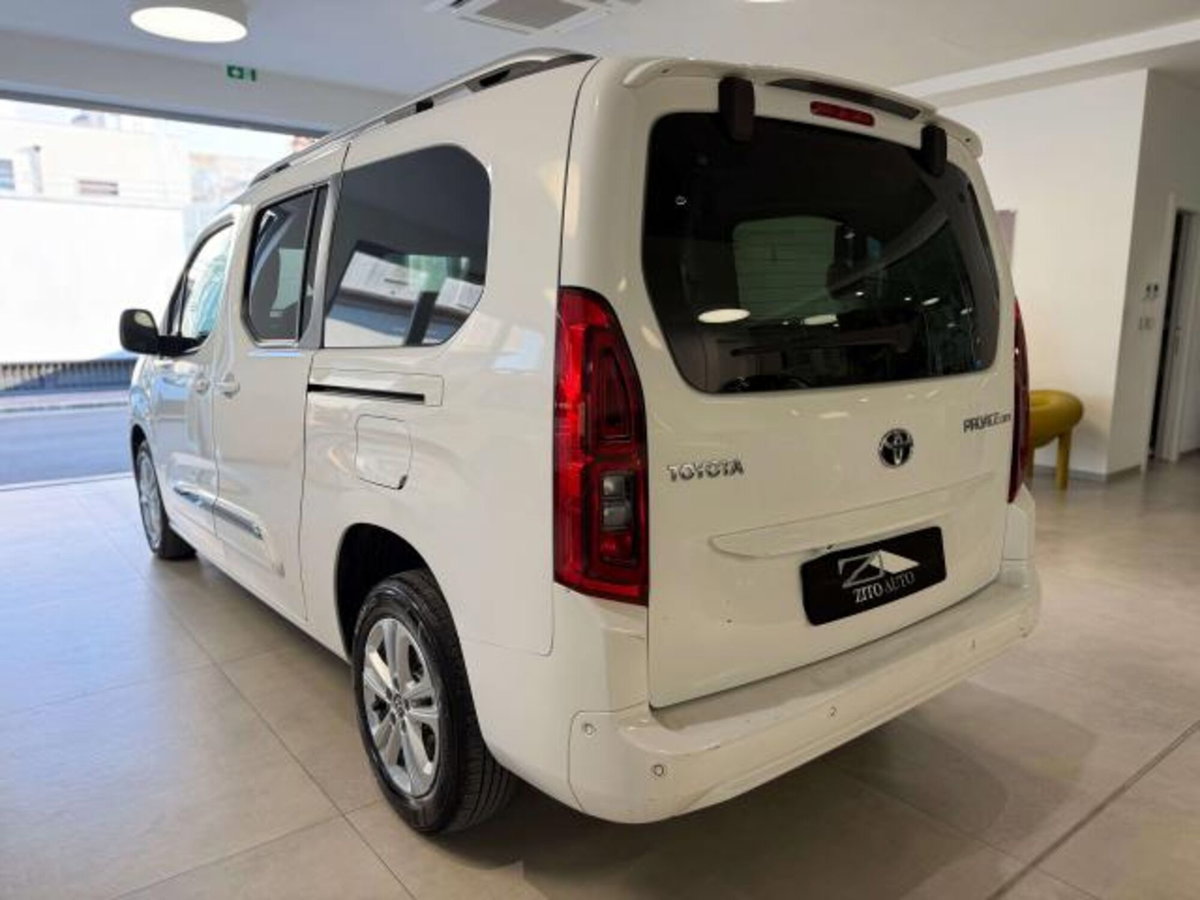 Toyota Verso 2.0 D 7 posti (6)