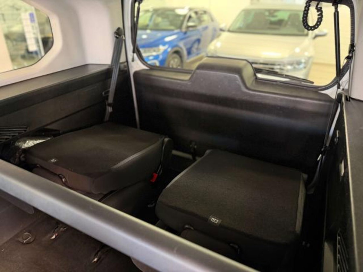 Toyota Verso 2.0 D 7 posti (9)