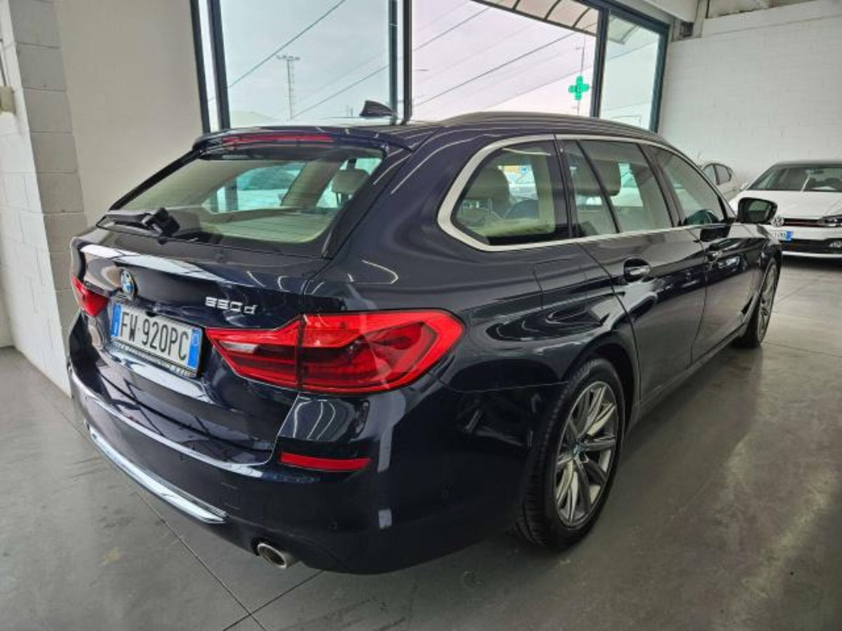 BMW Serie 5 Touring 520d xDrive  Luxury (6)