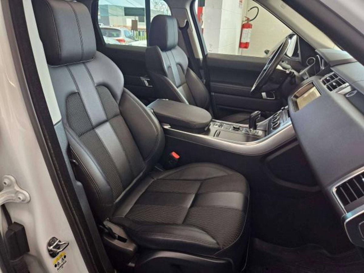 Land Rover Range Rover Sport 3.0 TDV6 HSE (10)