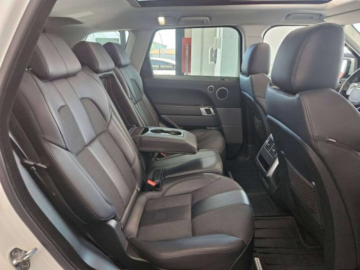 Land Rover Range Rover Sport 3.0 TDV6 HSE (12)