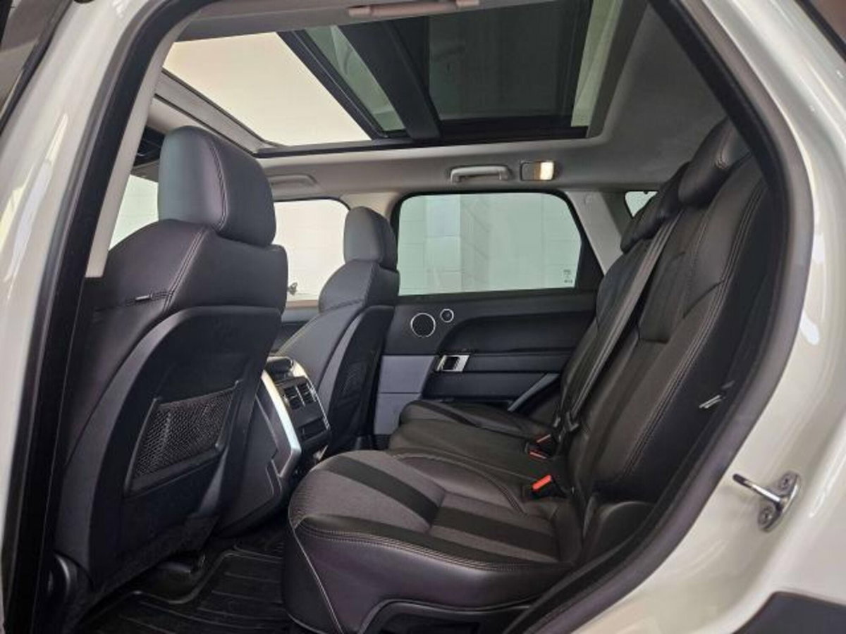 Land Rover Range Rover Sport 3.0 TDV6 HSE (9)