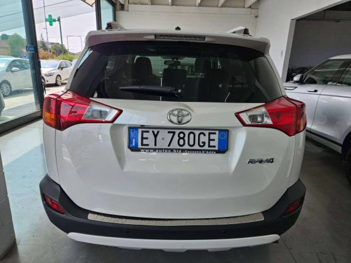 Toyota Rav4 D-CAT A/T 4WD Lounge White Ed. (4)