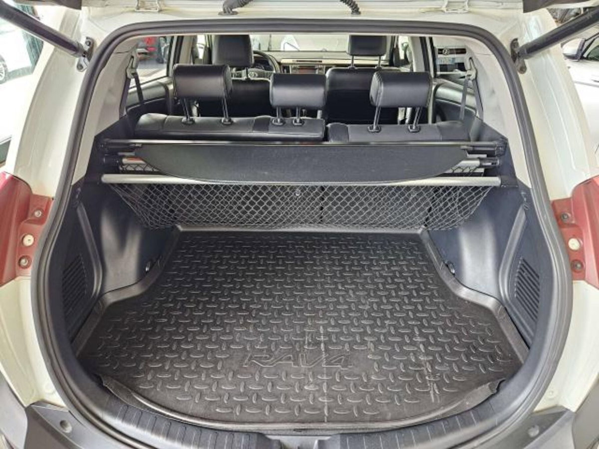 Toyota Rav4 D-CAT A/T 4WD Lounge White Ed. (5)