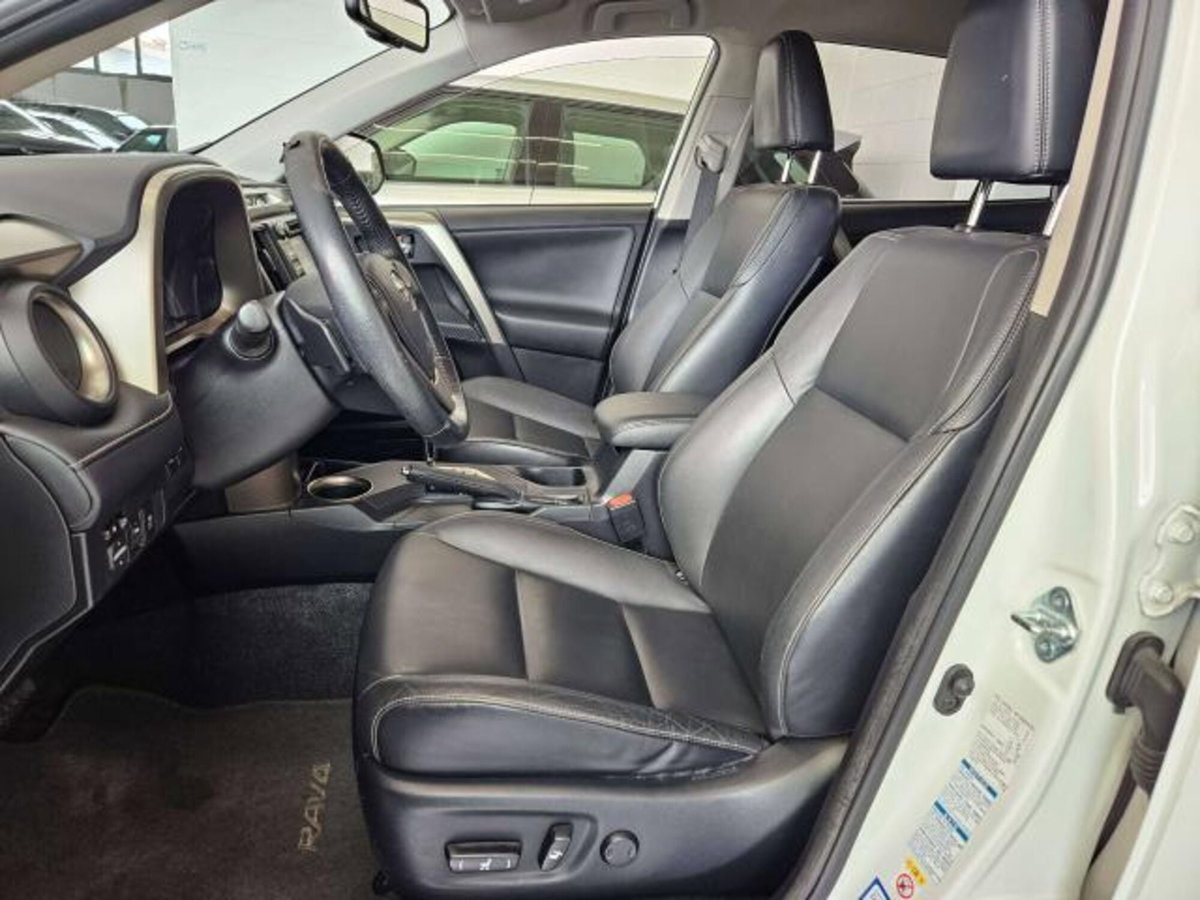 Toyota Rav4 D-CAT A/T 4WD Lounge White Ed. (7)