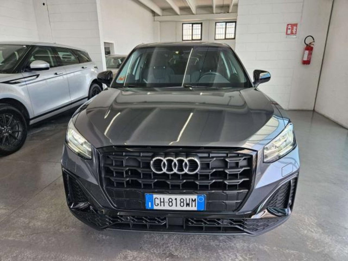 Audi Q2 35 1.5 tfsi Identity Black s-tronic (2)