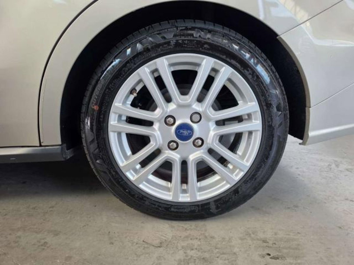 Ford Tourneo Courier 1.6 TDCI 95 CV Titanium (14)