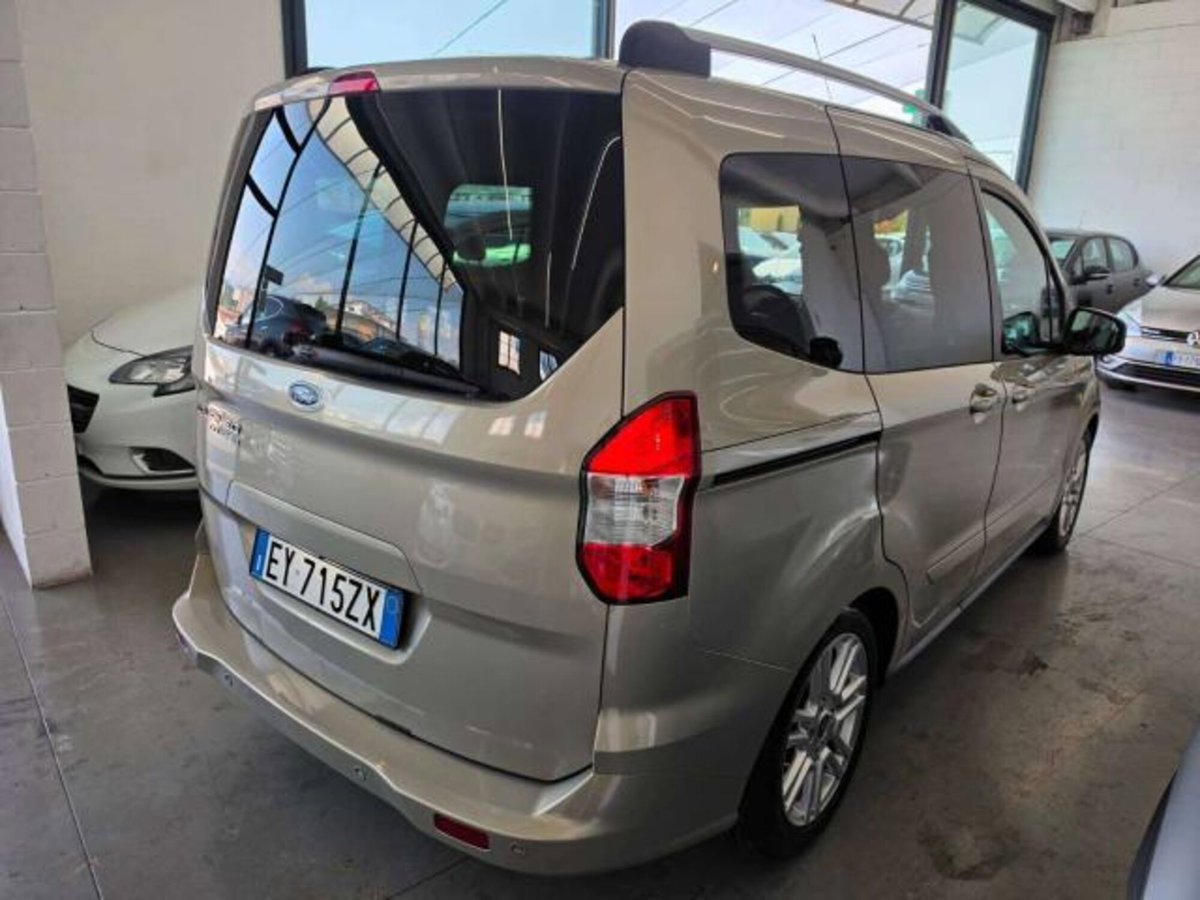 Ford Tourneo Courier 1.6 TDCI 95 CV Titanium (6)