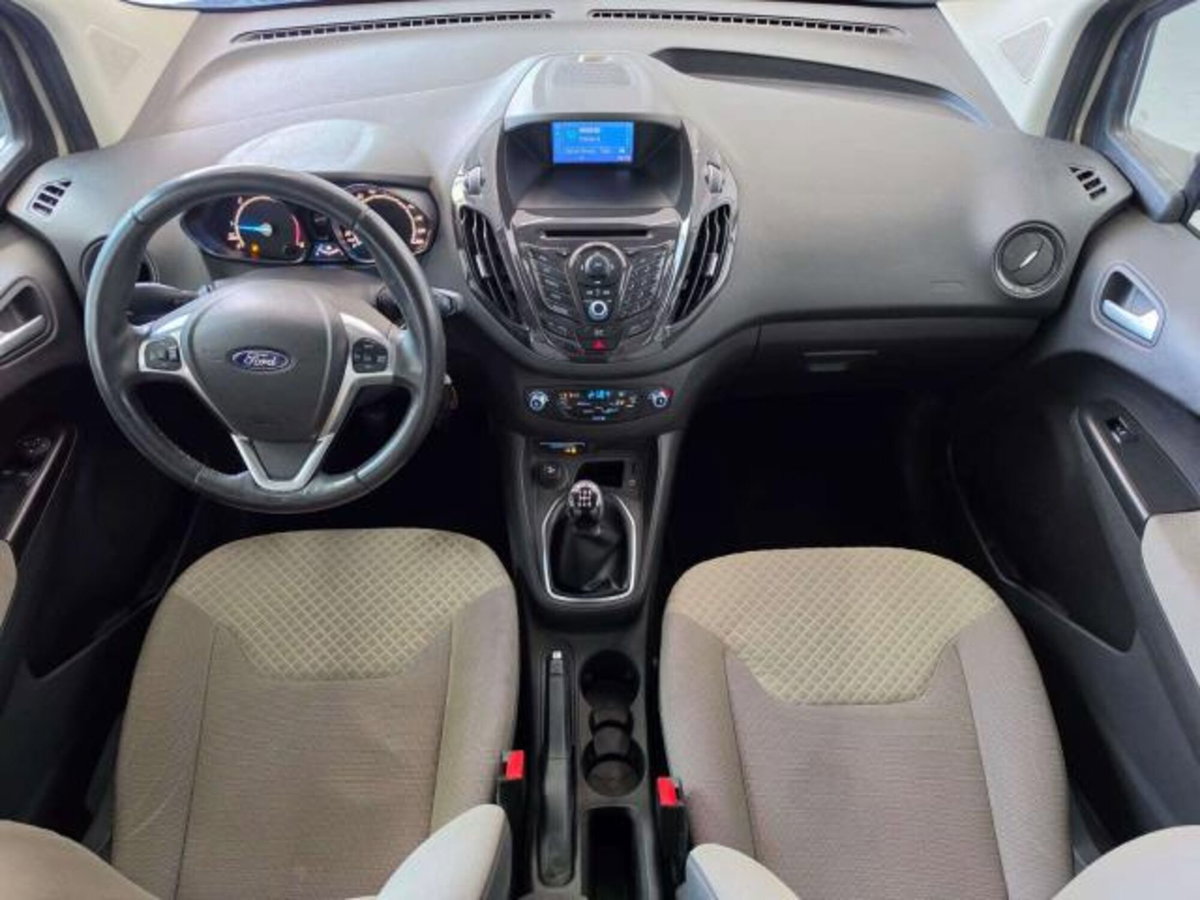 Ford Tourneo Courier 1.6 TDCI 95 CV Titanium (8)