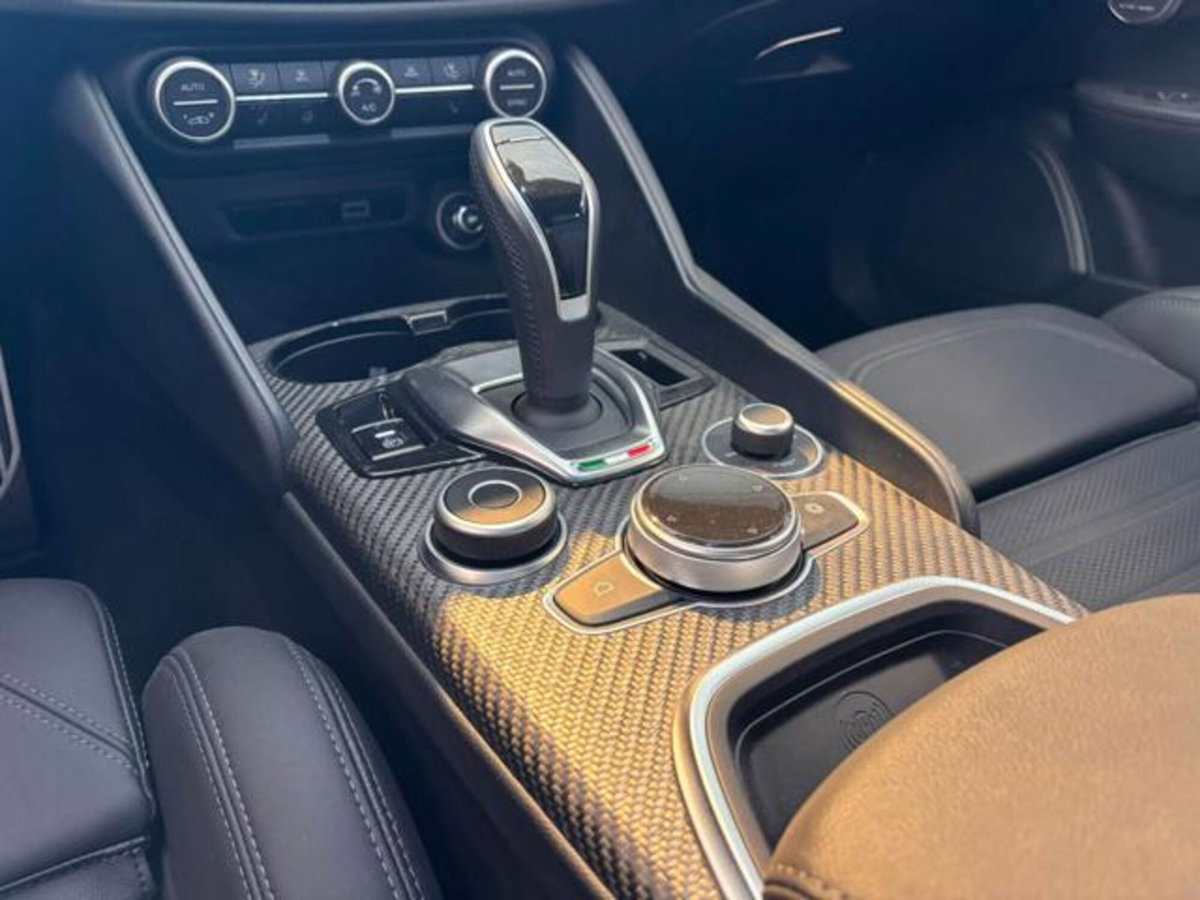 Alfa Romeo Giulia 2.9 T V6 AT8 Quadrifoglio (13)
