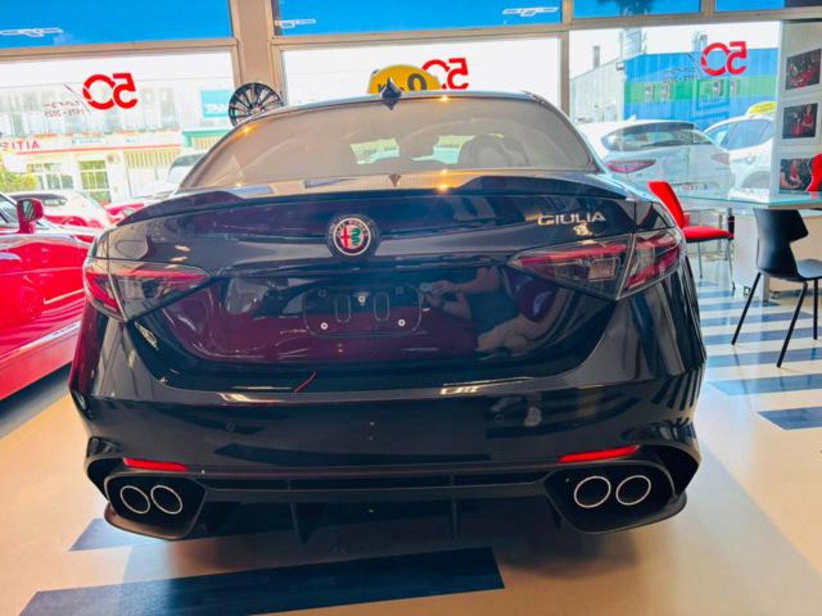Alfa Romeo Giulia 2.9 T V6 AT8 Quadrifoglio (5)
