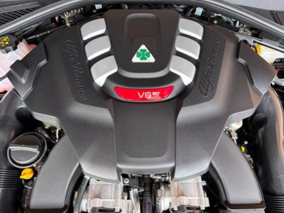 Alfa Romeo Giulia 2.9 T V6 AT8 Quadrifoglio (7)