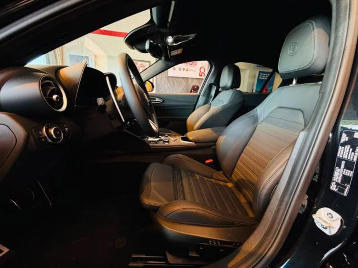 Alfa Romeo Giulia 2.9 T V6 AT8 Quadrifoglio (9)