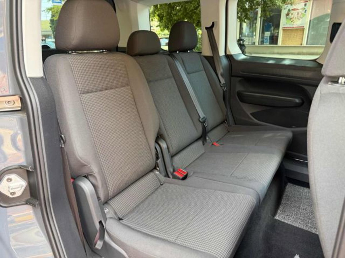 Volkswagen Caddy 1.5 TSI 114 CV DSG Space (10)