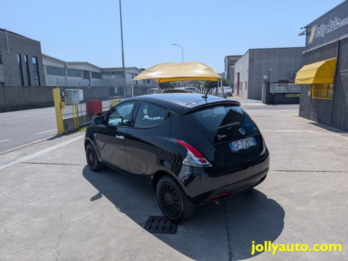 Lancia Ypsilon 1.0 FireFly 5 porte S&S Hybrid Ecochic A. Ferretti (17)