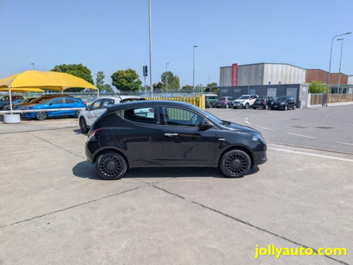 Lancia Ypsilon 1.0 FireFly 5 porte S&S Hybrid Ecochic A. Ferretti (4)