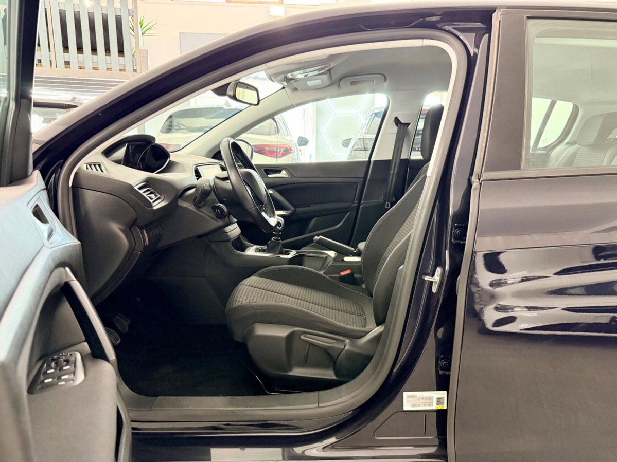 Peugeot 308 BlueHDi 130 S&S Active (14)