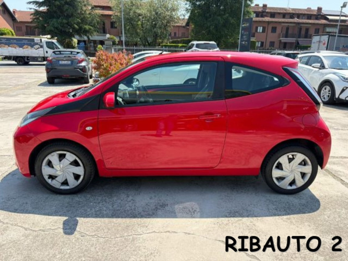 Toyota Aygo 1.0 VVT-i 69 CV 3 porte x-clusiv (17)