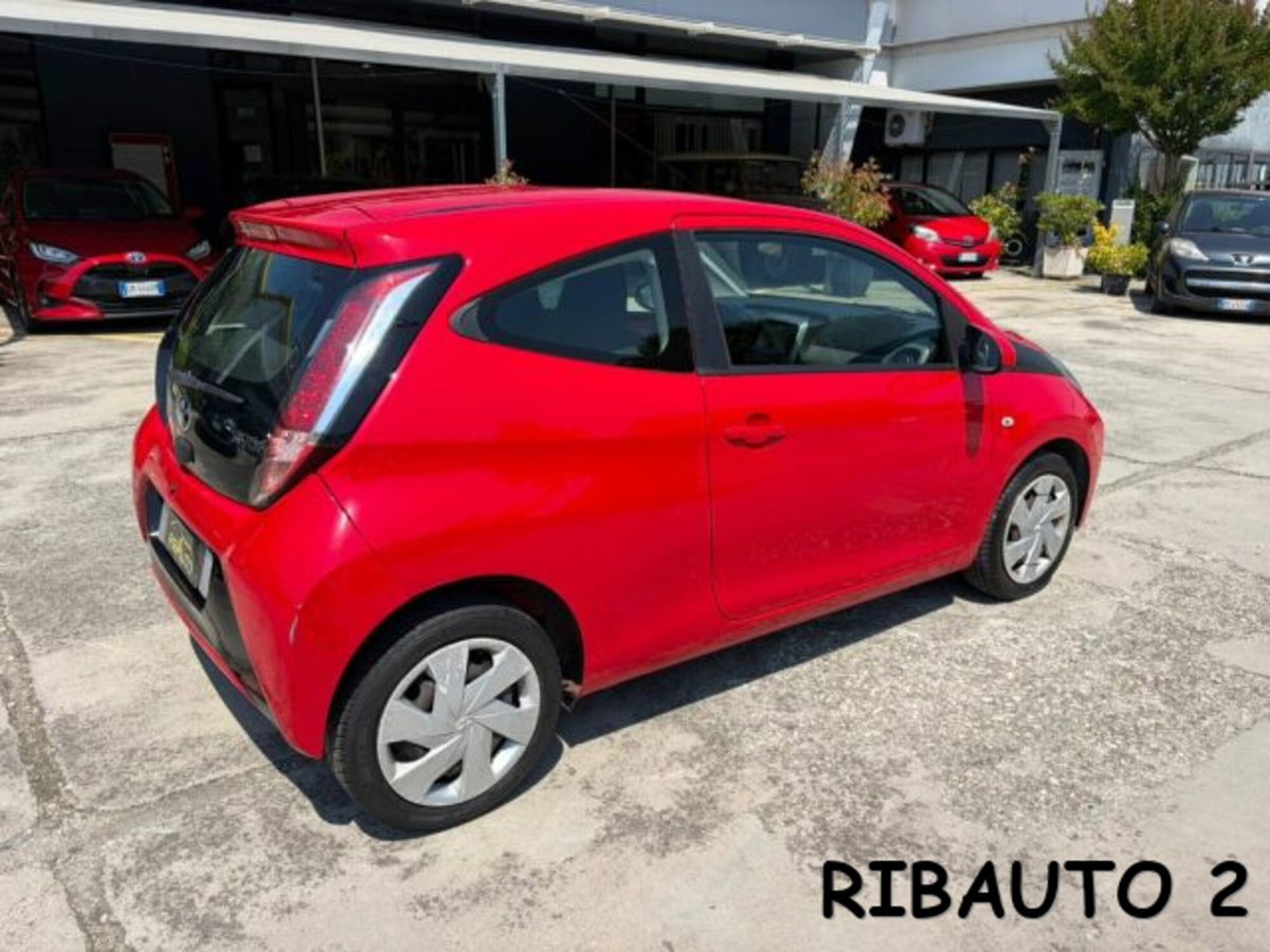 Toyota Aygo 1.0 VVT-i 69 CV 3 porte x-clusiv (19)