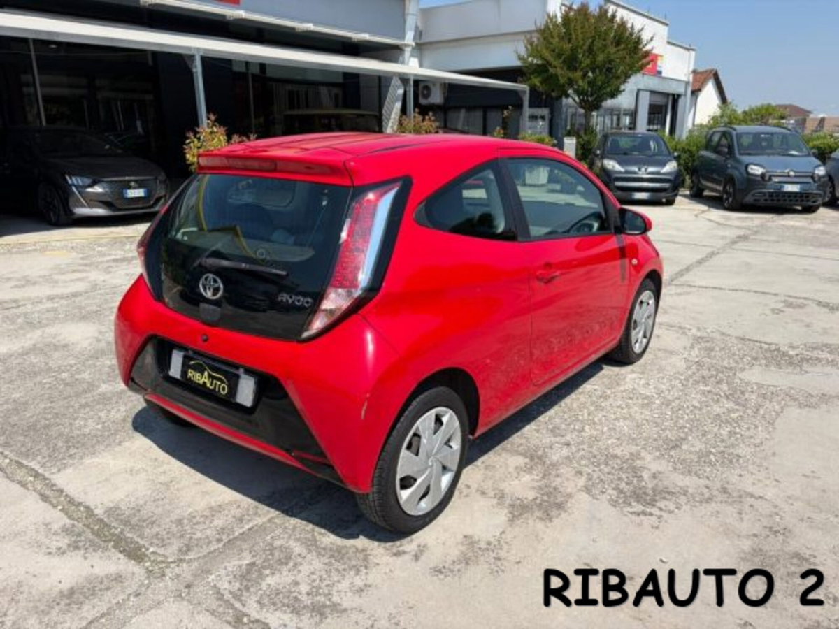 Toyota Aygo 1.0 VVT-i 69 CV 3 porte x-clusiv (2)