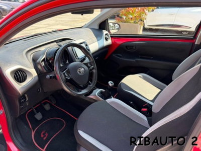 Toyota Aygo 1.0 VVT-i 69 CV 3 porte x-clusiv (6)